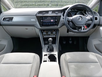 Used Volkswagen Touran 2017 for sale - 75684221: Photo