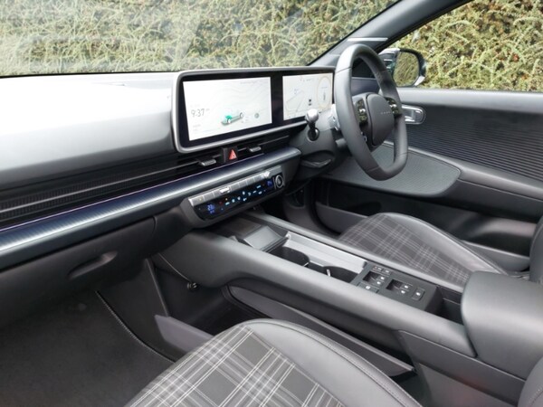 Used Hyundai IONIQ 6 2023 for sale - 76301702: Photo 5