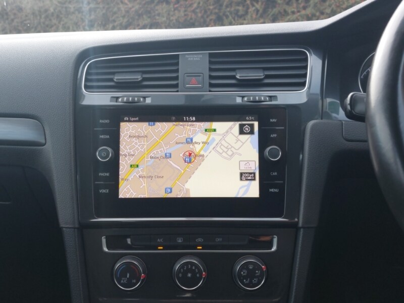 Used Volkswagen Golf 2017 for sale - 77352610: Photo 10