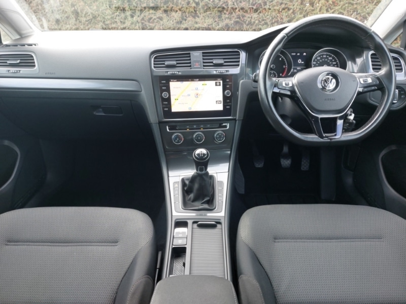 Used Volkswagen Golf 2017 for sale - 77352610: Photo 2