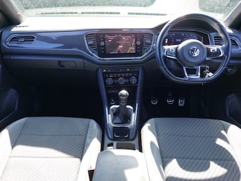 Used Volkswagen T-Roc 2019 for sale - 78342529: Photo