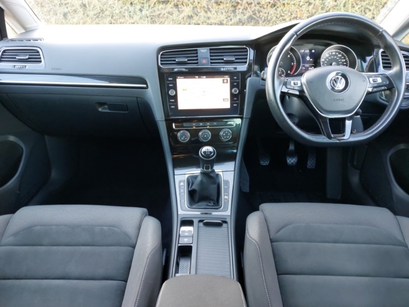 Used Volkswagen Golf 2019 for sale - 76860635: Photo 2