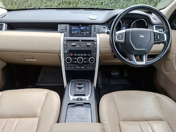 Used Land Rover Discovery Sport 2017 for sale - 79534636: Photo