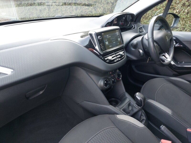 Used Peugeot 208 2016 for sale - 77964135: Photo 5