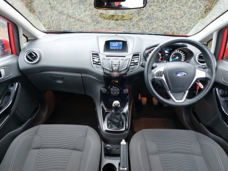 Used Ford Fiesta 2015 for sale - 76947335: Photo 2