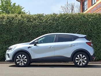 Used Renault Captur 2023 for sale - 79242785: Photo