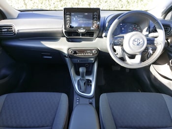 Used Toyota Yaris 2023 for sale - 78527317: Photo