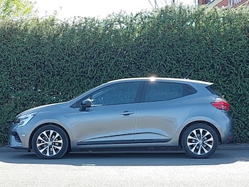 Used Renault Clio 2023 for sale - 78346646: Photo