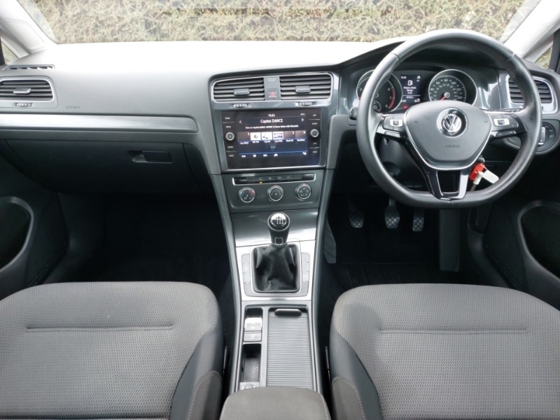 Used Volkswagen Golf 2017 for sale - 77197917: Photo 2