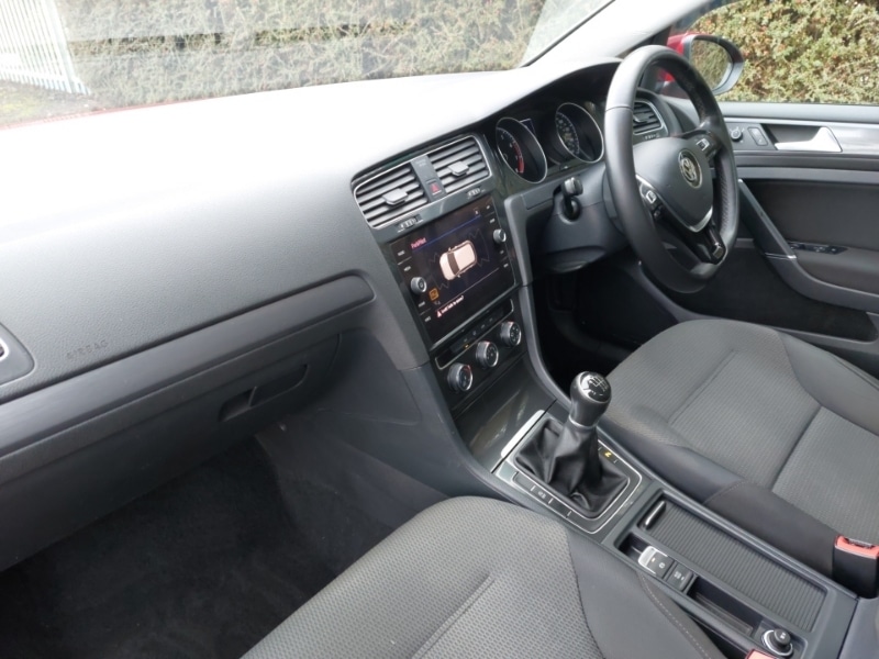 Used Volkswagen Golf 2017 for sale - 77197917: Photo 5