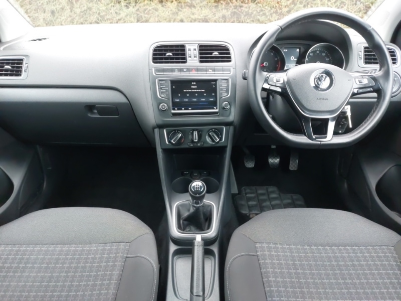 Used Volkswagen Polo 2016 for sale - 77716805: Photo 2