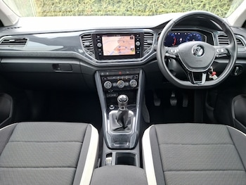 Used Volkswagen T-Roc 2020 for sale - 79546321: Photo