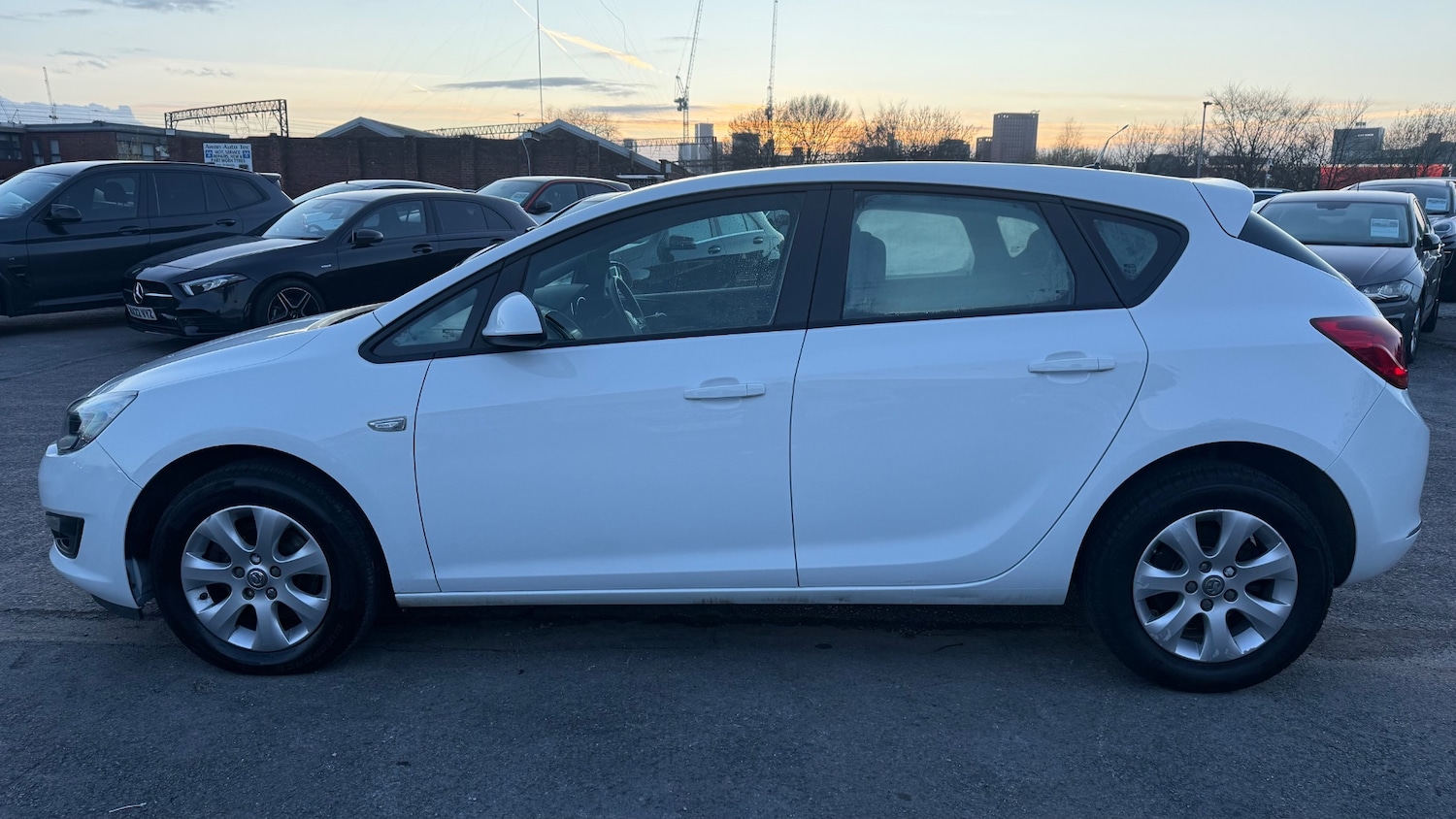 Used Vauxhall Astra 2015 for sale - 77946663: Photo 4