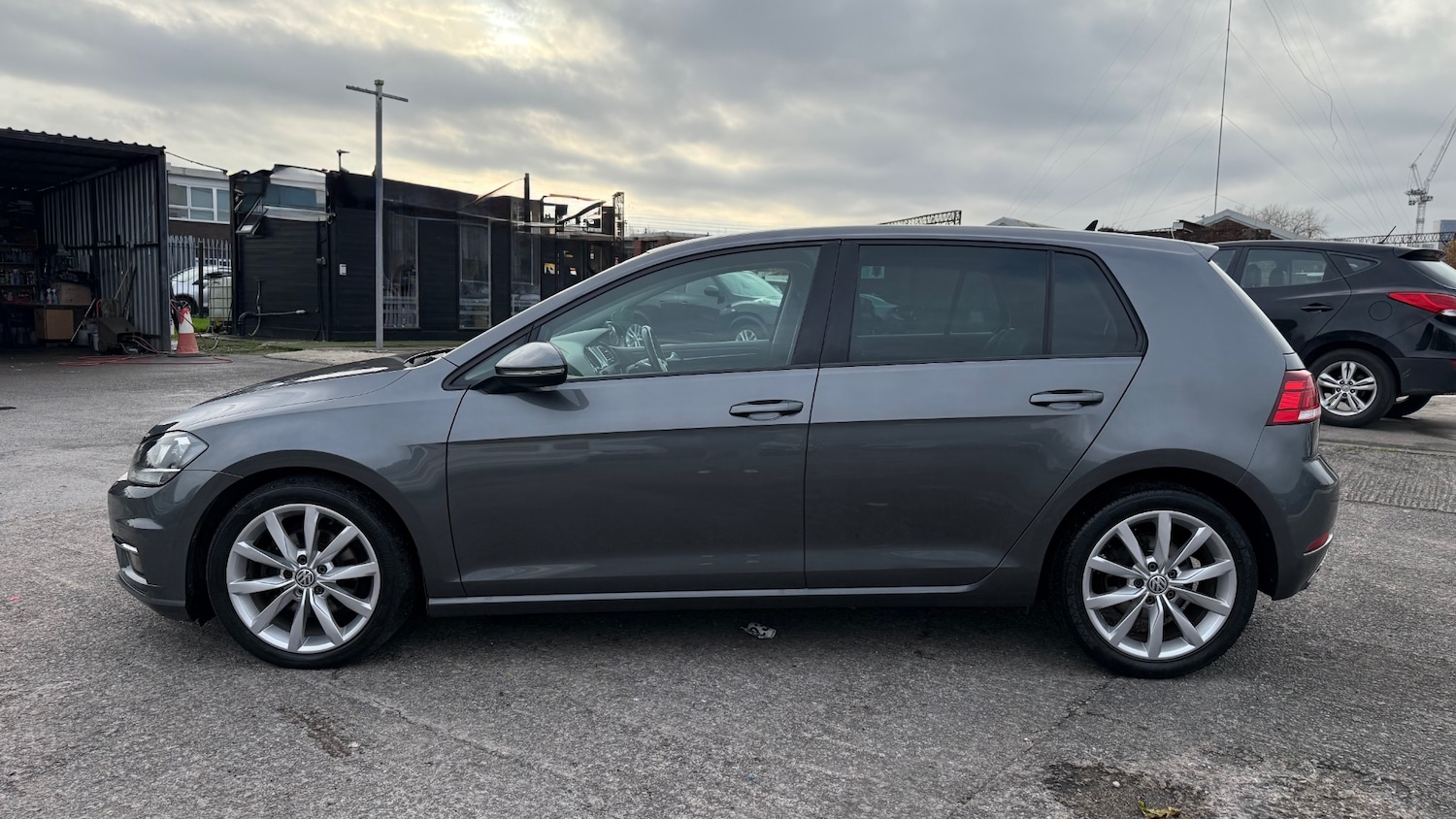 Used Volkswagen Golf 2017 for sale - 76494107: Photo 4