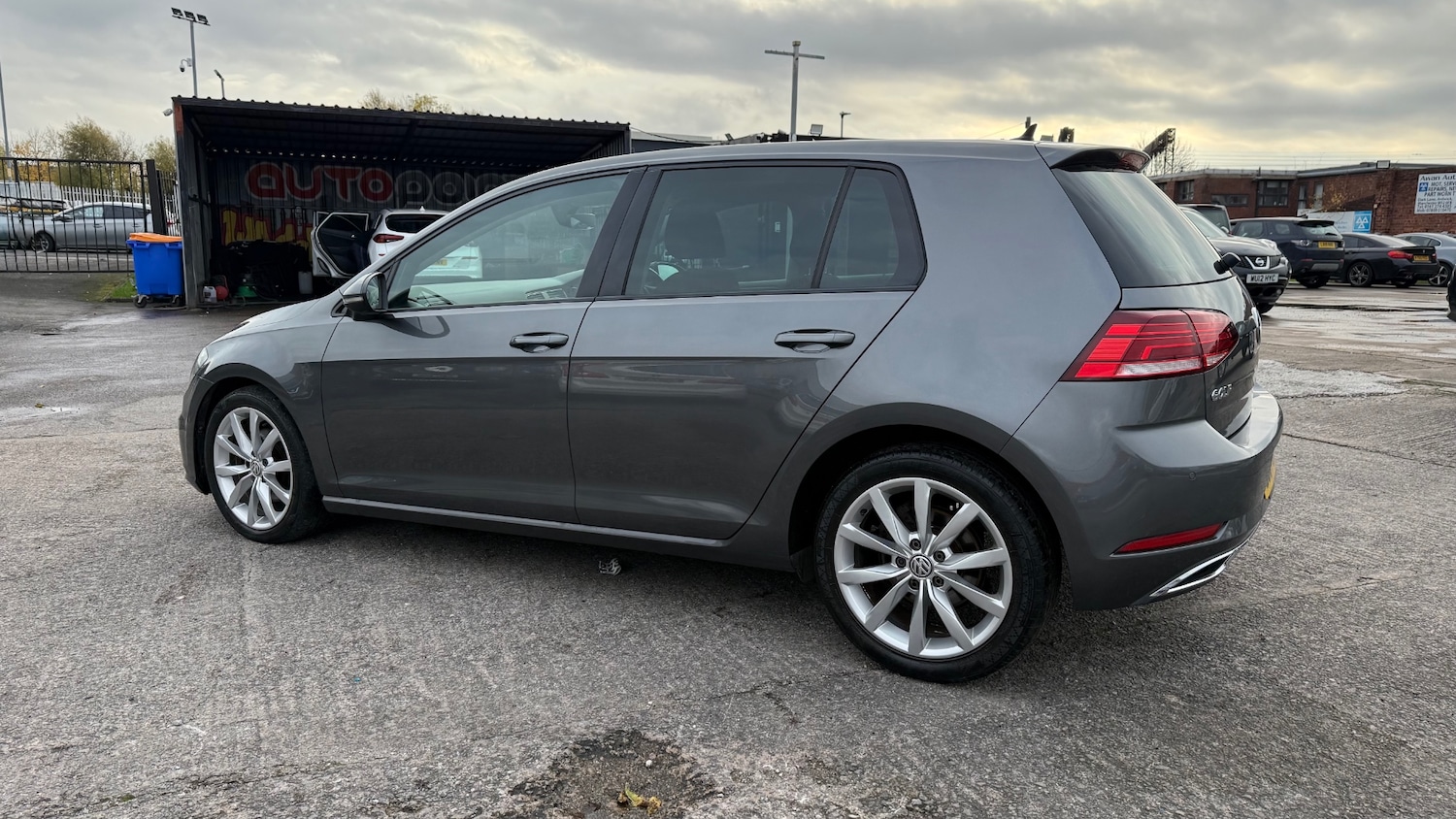 Used Volkswagen Golf 2017 for sale - 76494107: Photo 5