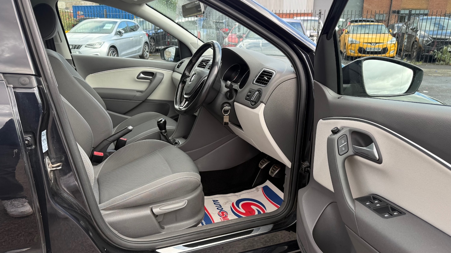 Used Volkswagen Polo 2015 for sale - 76403311: Photo 13