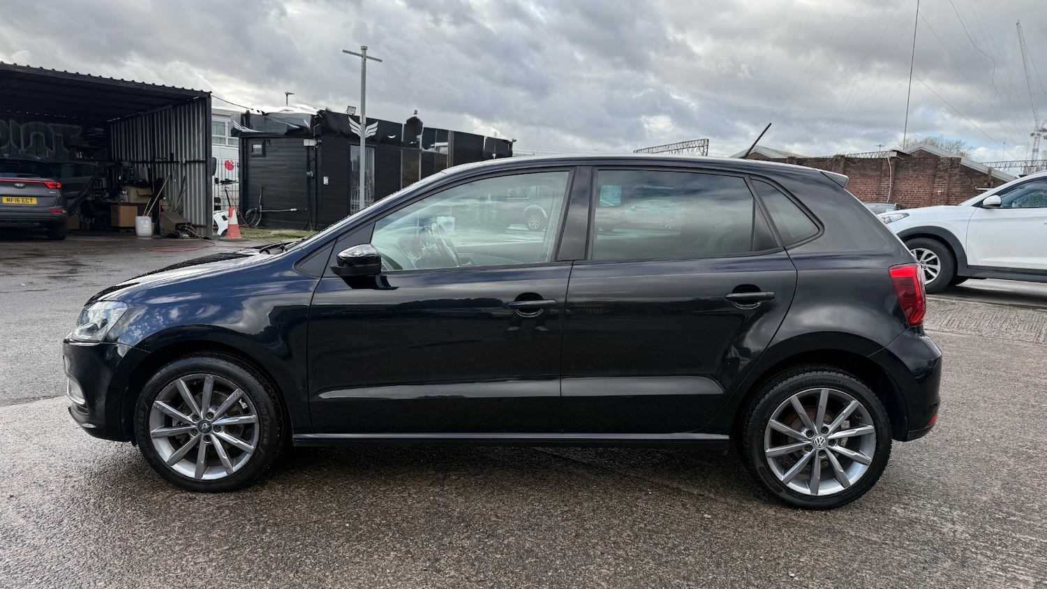 Used Volkswagen Polo 2015 for sale - 76403311: Photo 4