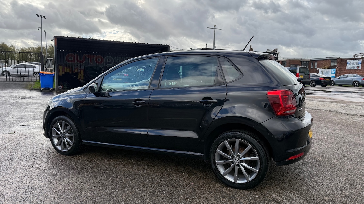 Used Volkswagen Polo 2015 for sale - 76403311: Photo 5