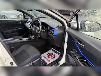 Used Toyota C-HR 2021 for sale - 77624809: Photo