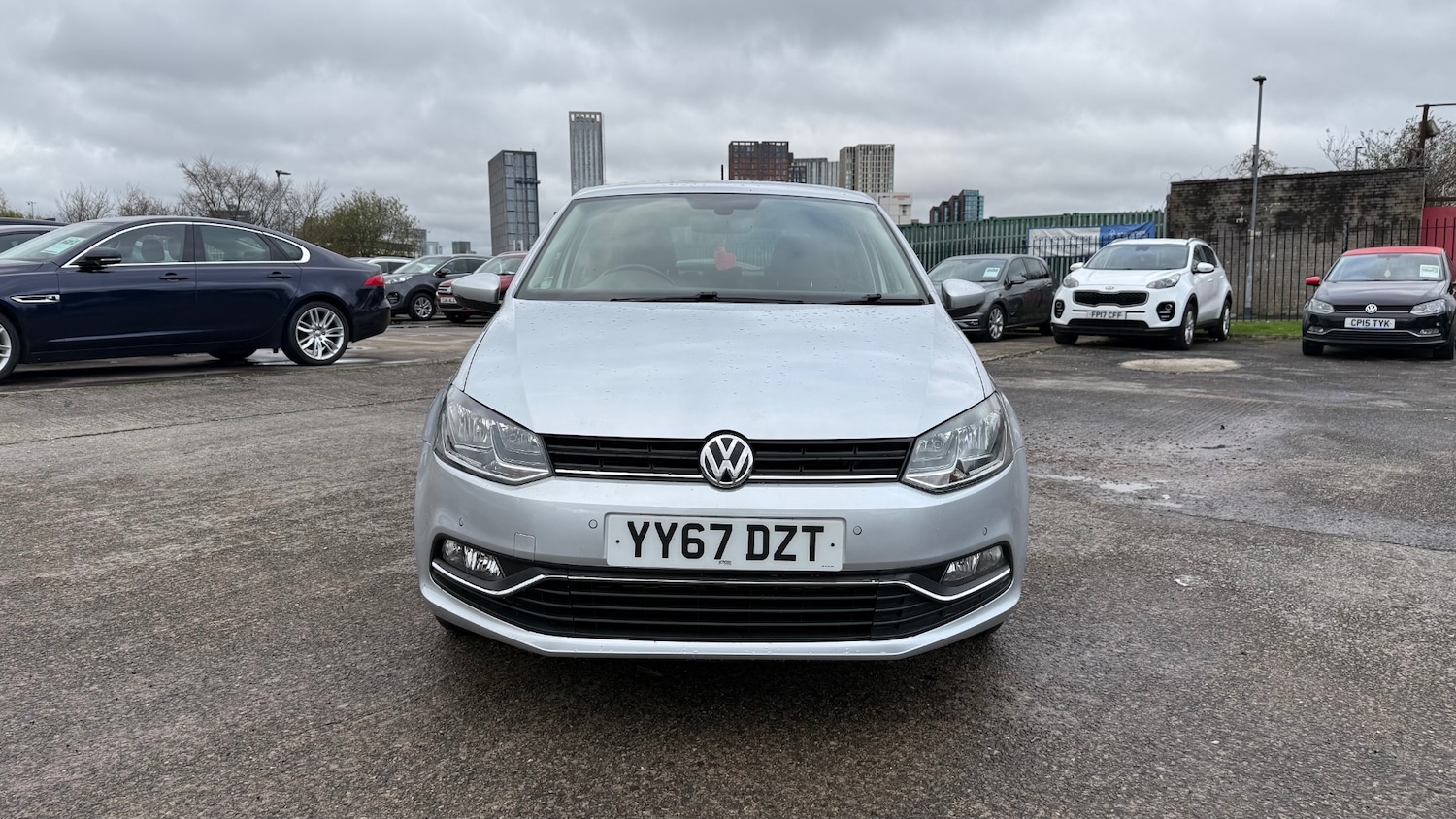 Used Volkswagen Polo 2017 for sale - 76605398: Photo 2