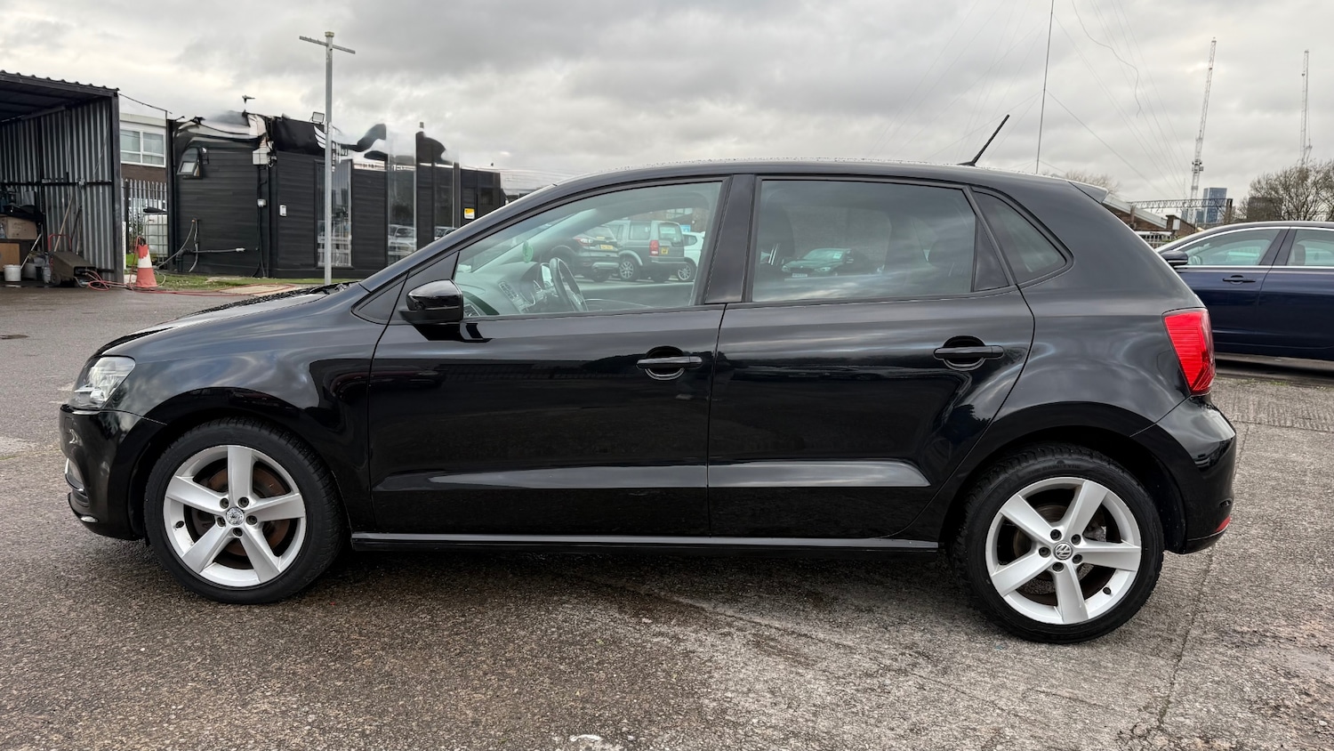 Used Volkswagen Polo 2016 for sale - 76589833: Photo 4