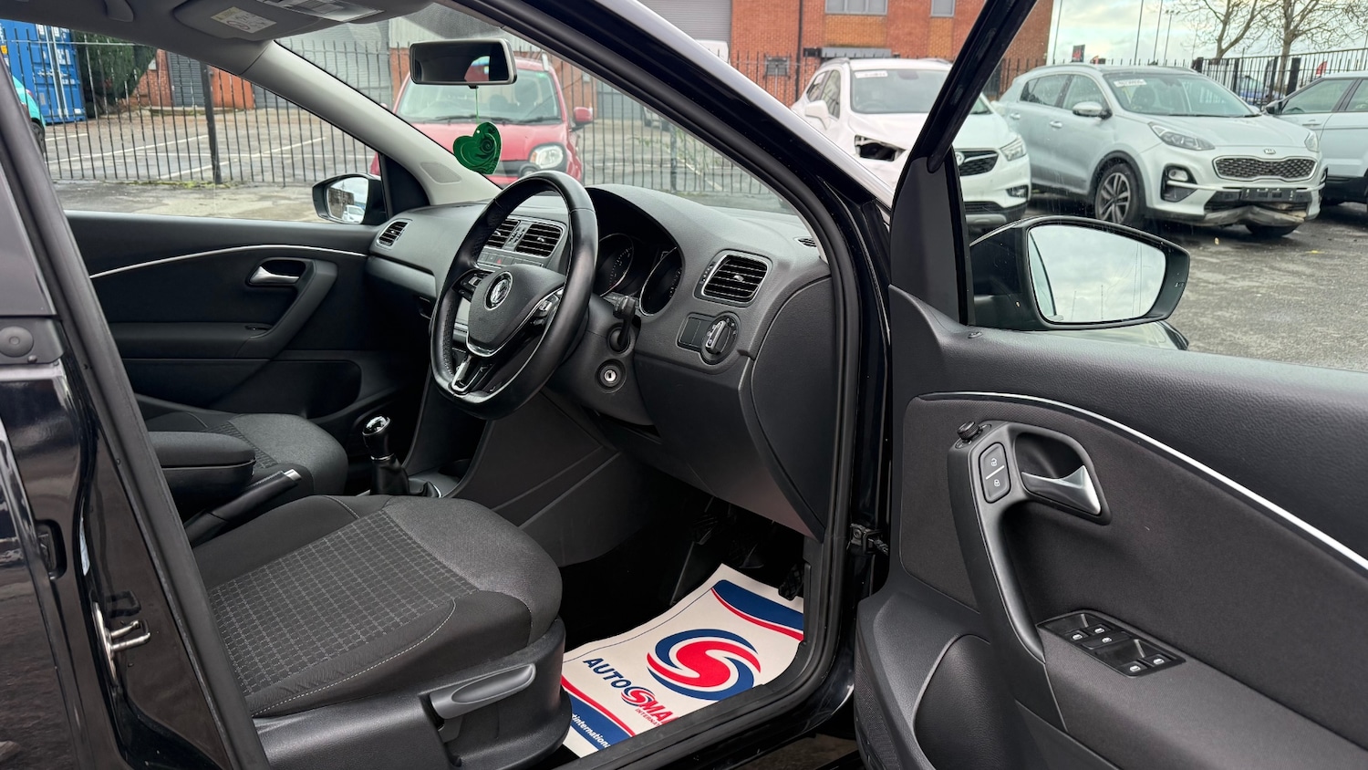 Used Volkswagen Polo 2016 for sale - 76589833: Photo 9