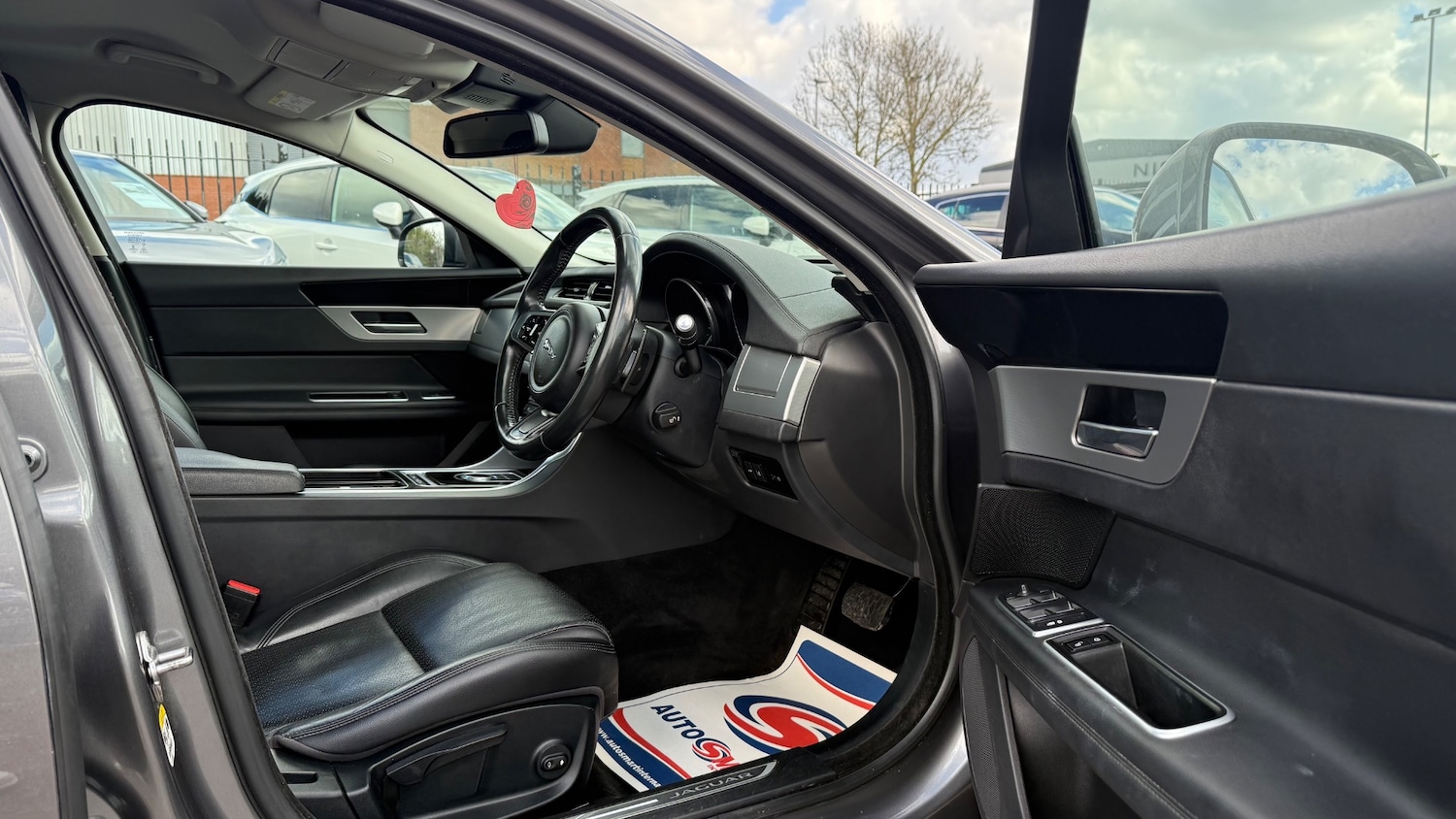 Used Jaguar XF 2017 for sale - 78140427: Photo 10