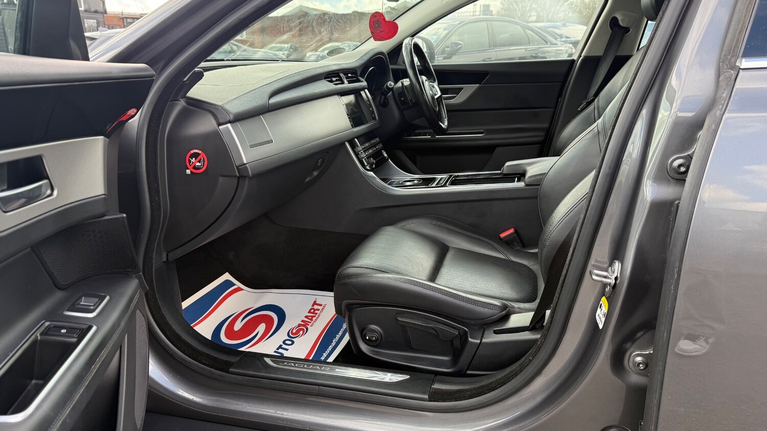 Used Jaguar XF 2017 for sale - 78140427: Photo 13