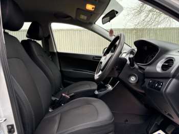 Used Hyundai i10 2017 for sale - 74408484: Photo
