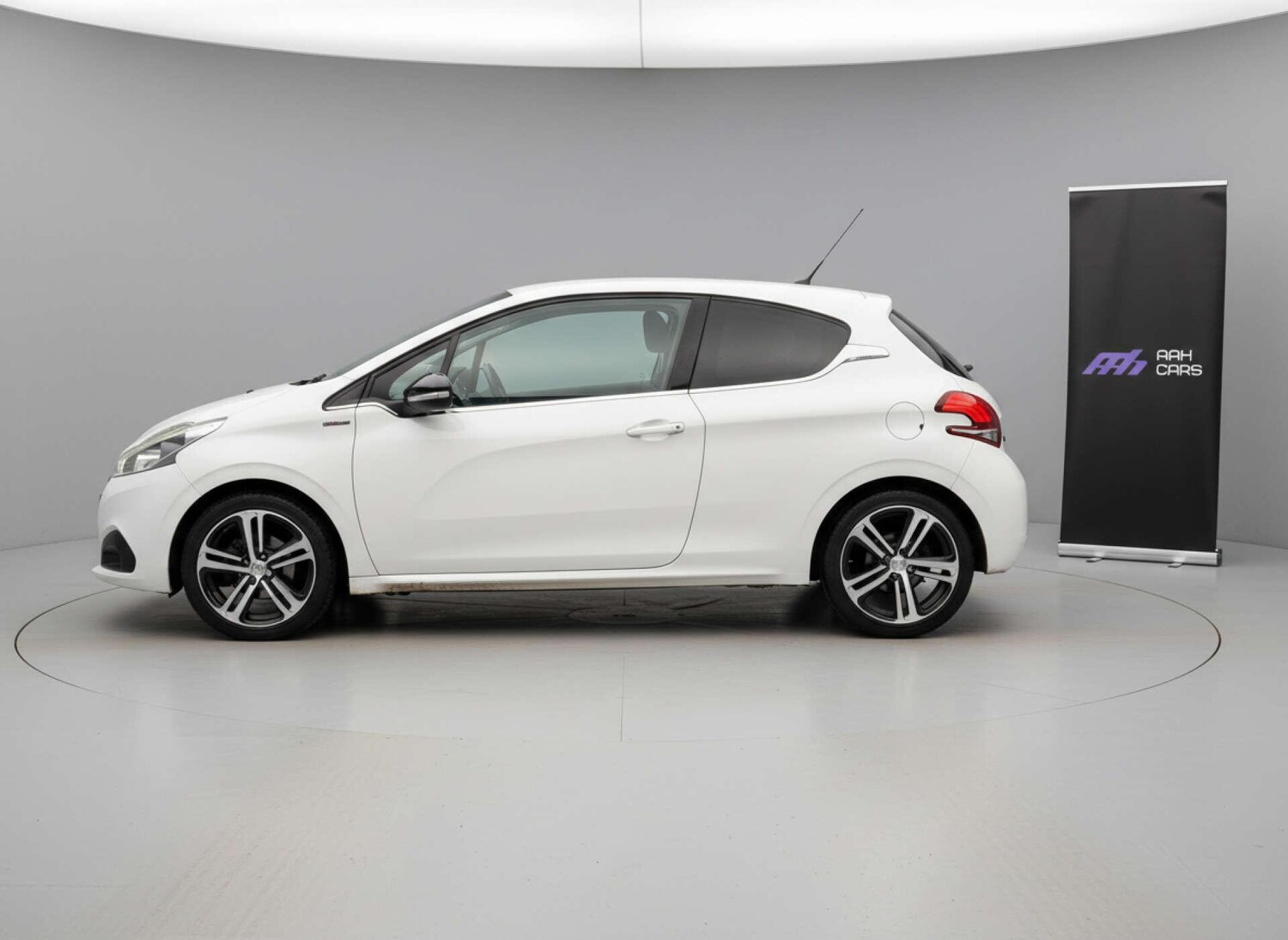 Used Peugeot 208 2017 for sale - 76688507: Photo 13