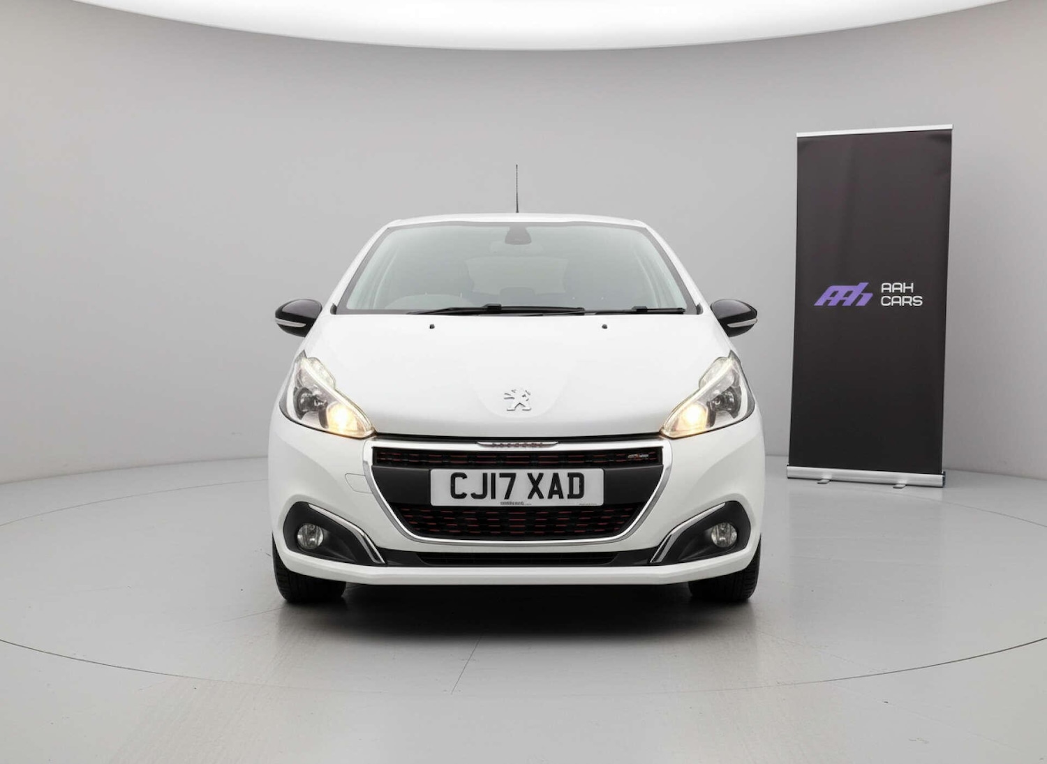 Used Peugeot 208 2017 for sale - 76688507: Photo 2