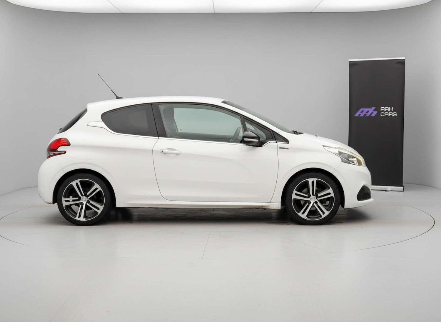 Used Peugeot 208 2017 for sale - 76688507: Photo 8