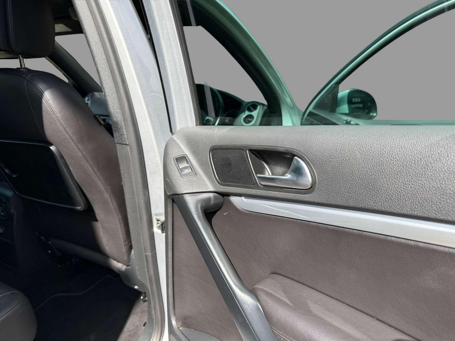 Used Volkswagen Tiguan 2015 for sale - 76260166: Photo 32