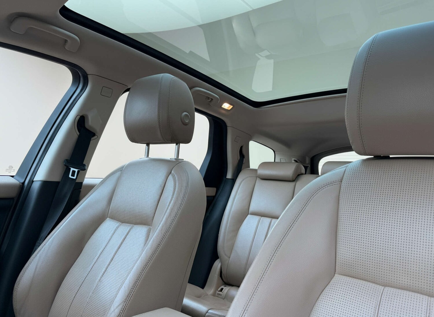 Used Land Rover Discovery Sport 2016 for sale - 76904937: Photo 11