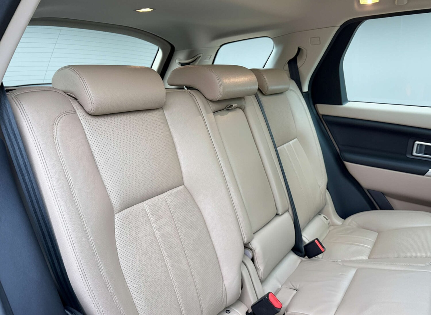 Used Land Rover Discovery Sport 2016 for sale - 76904937: Photo 16