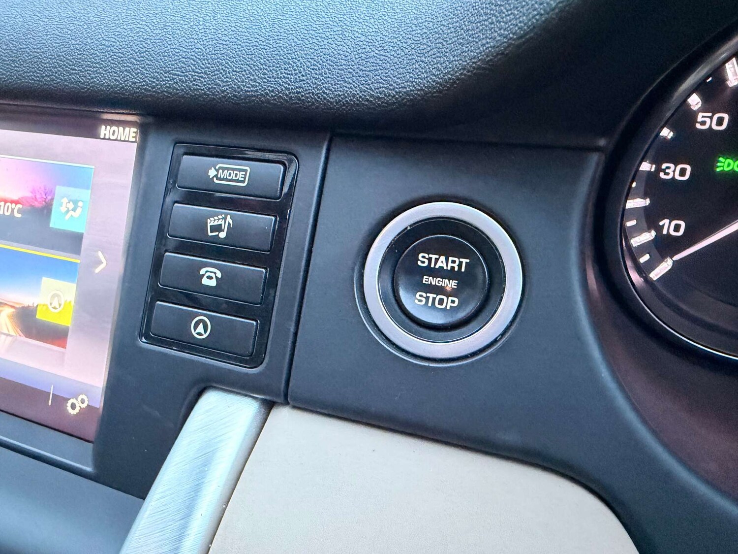 Used Land Rover Discovery Sport 2016 for sale - 76904937: Photo 30