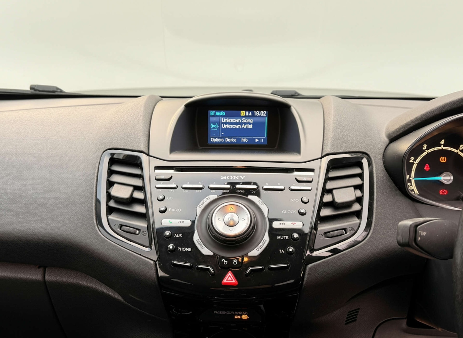 Used Ford Fiesta 2014 for sale - 76904932: Photo 16