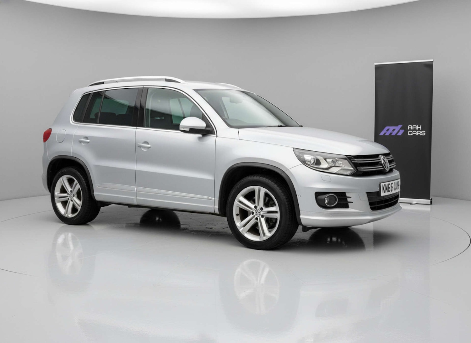 Used Volkswagen Tiguan 2015 for sale - 76904939: Photo 2