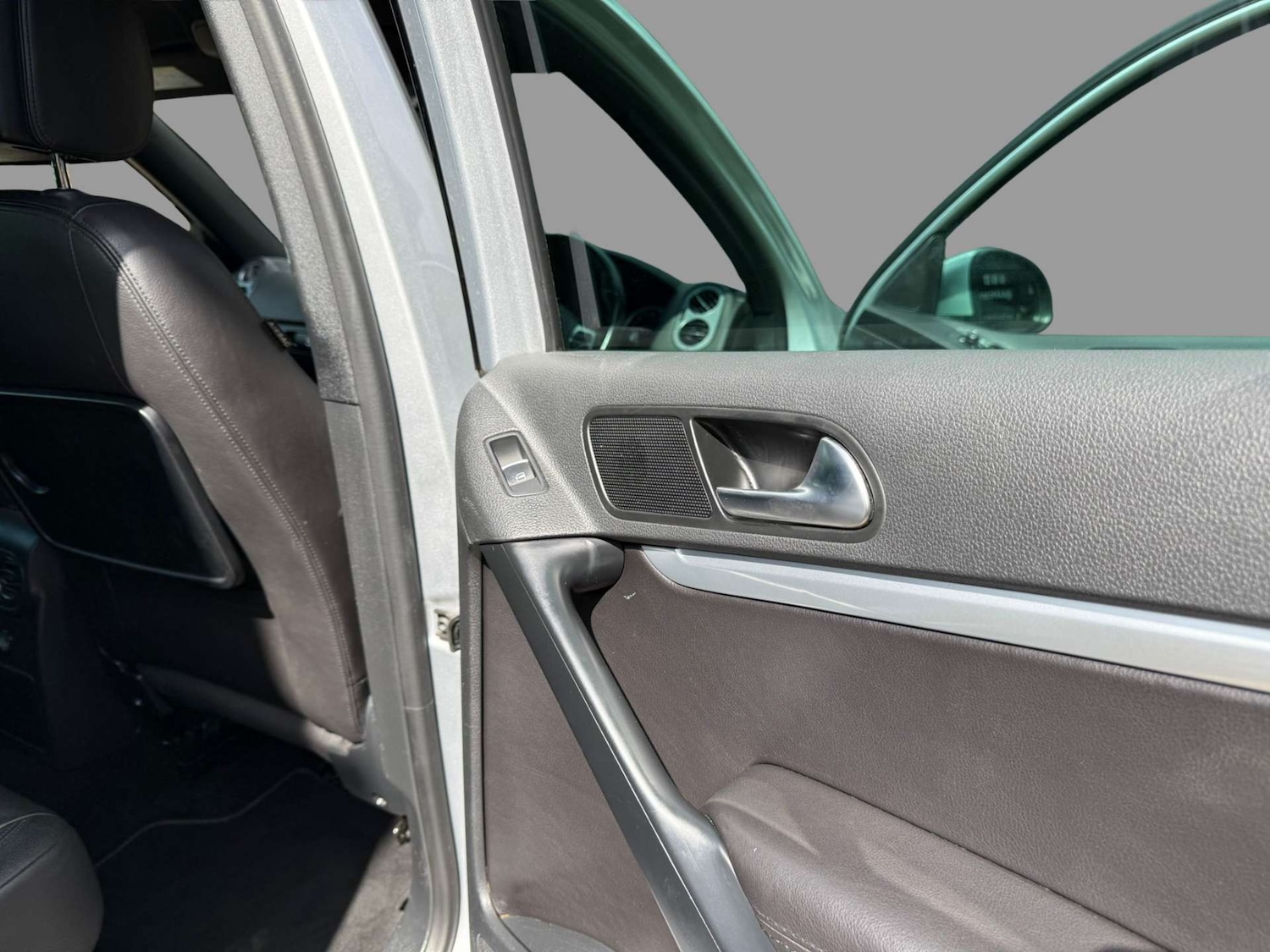 Used Volkswagen Tiguan 2015 for sale - 76904939: Photo 32