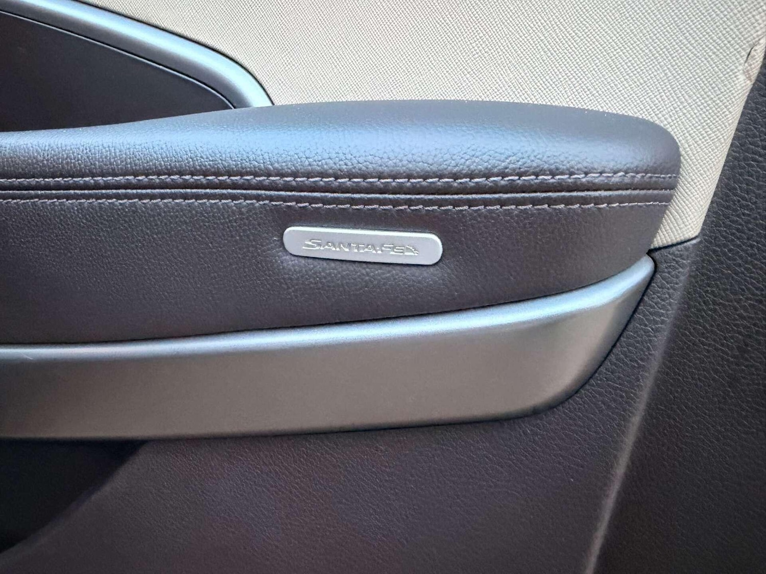 Used Hyundai Santa Fe 2014 for sale - 76377660: Photo 50