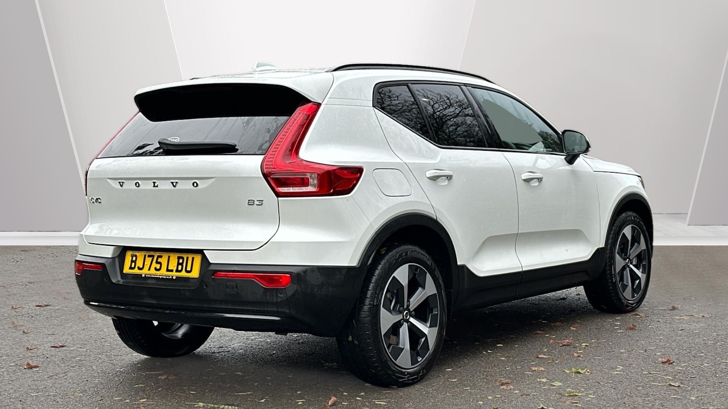 Used Volvo XC40 2025 for sale - 76425811: Photo 2
