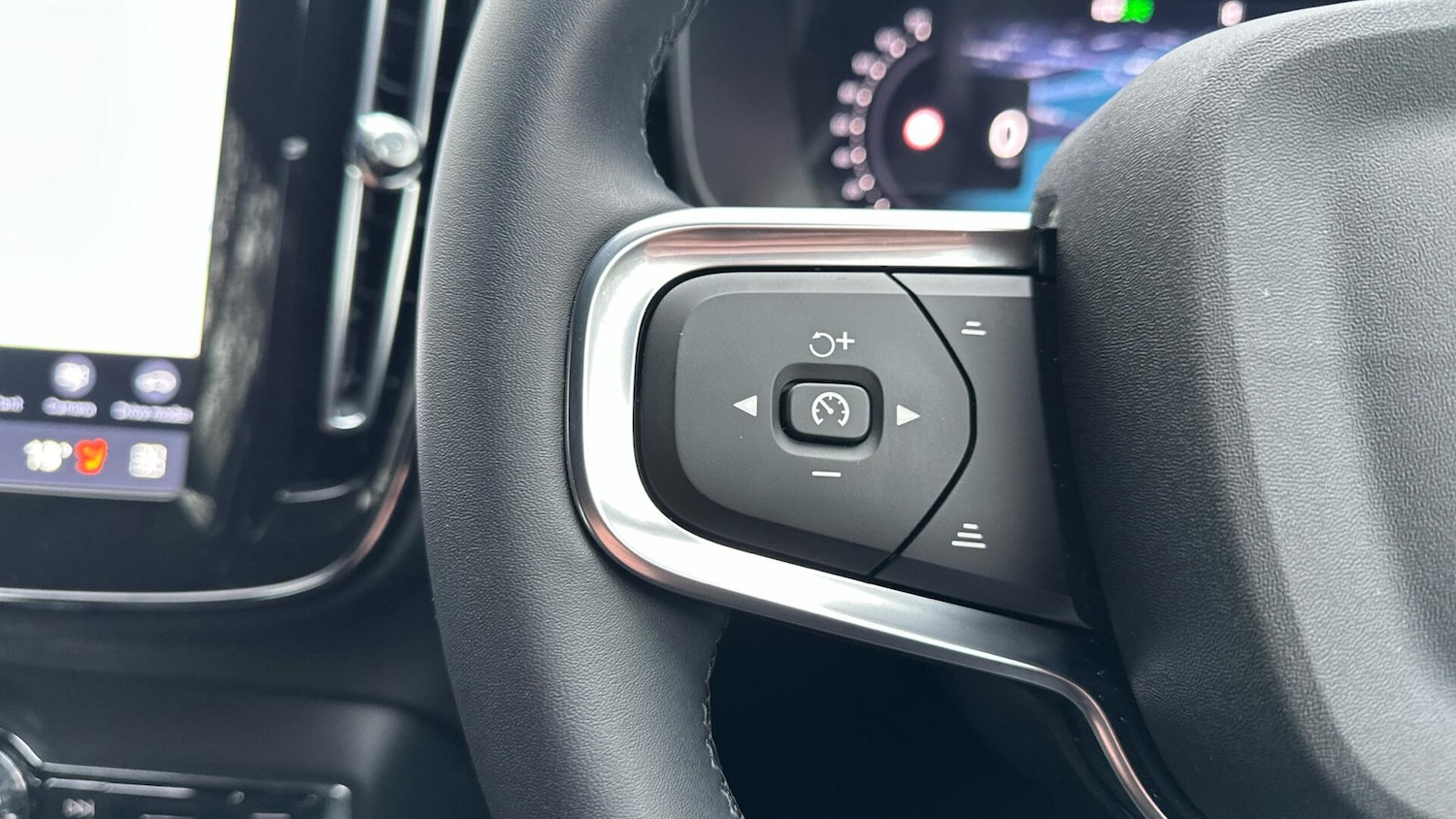 Used Volvo XC40 2025 for sale - 76425811: Photo 21