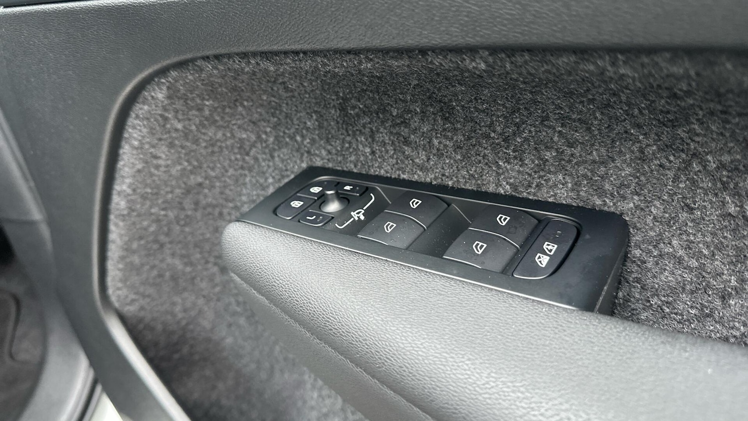 Used Volvo XC40 2025 for sale - 76425811: Photo 24