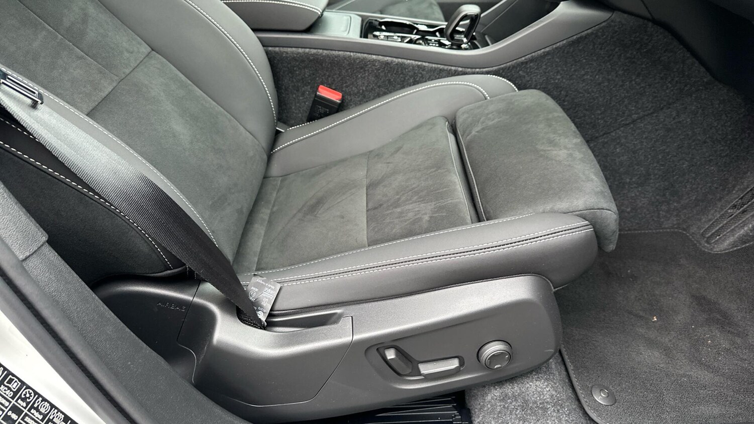 Used Volvo XC40 2025 for sale - 76425811: Photo 30