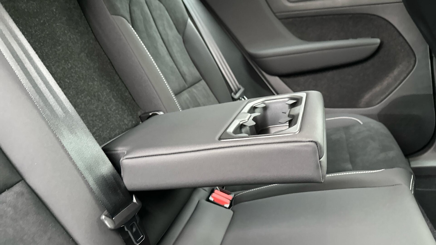 Used Volvo XC40 2025 for sale - 76425811: Photo 33