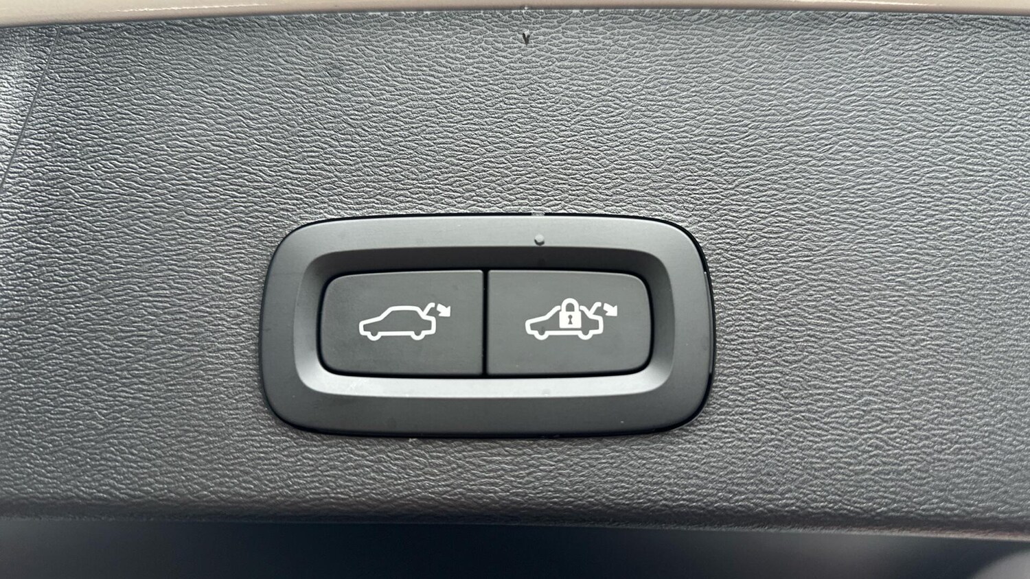 Used Volvo XC40 2025 for sale - 76425811: Photo 34