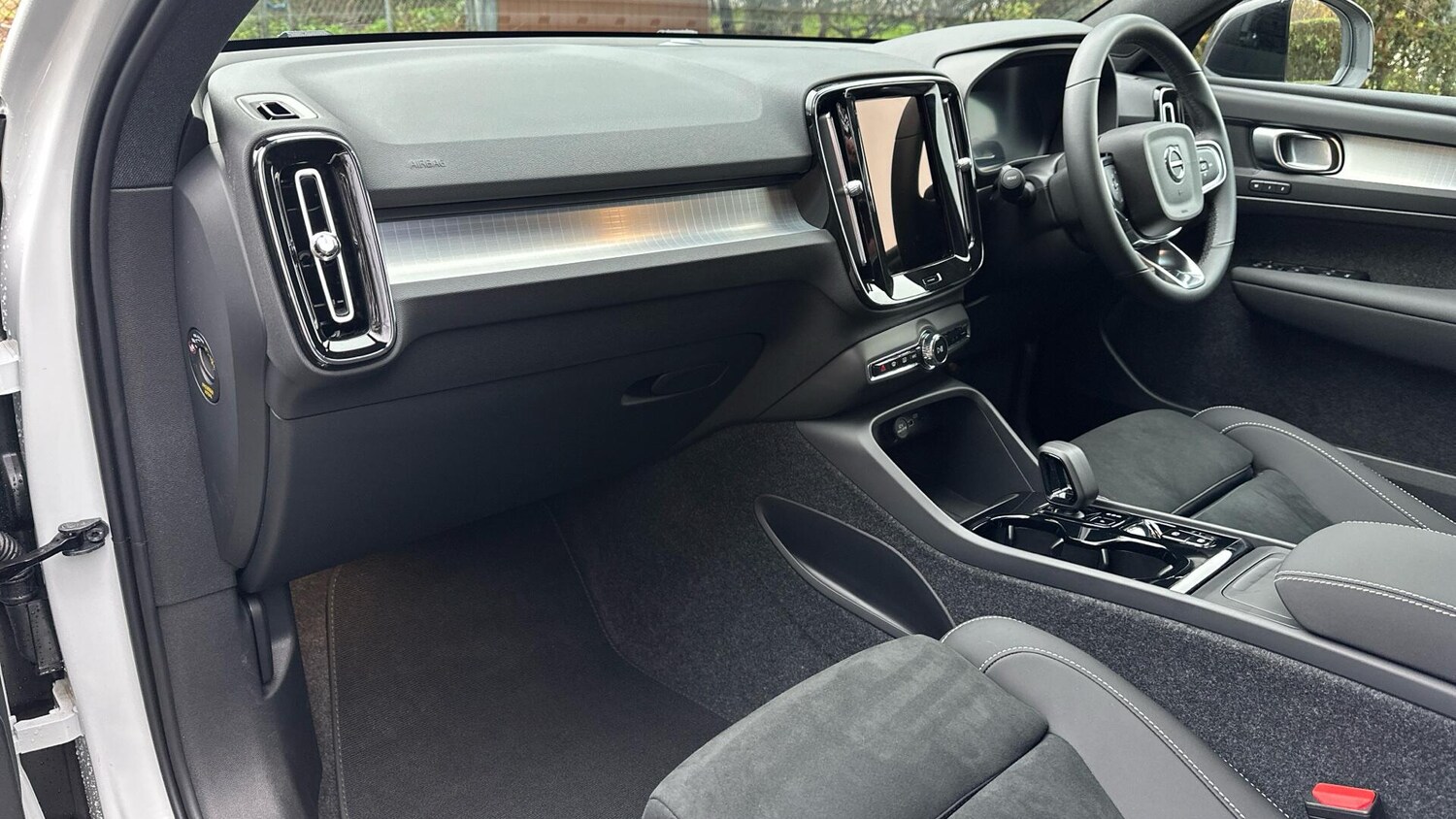 Used Volvo XC40 2025 for sale - 76425811: Photo 38