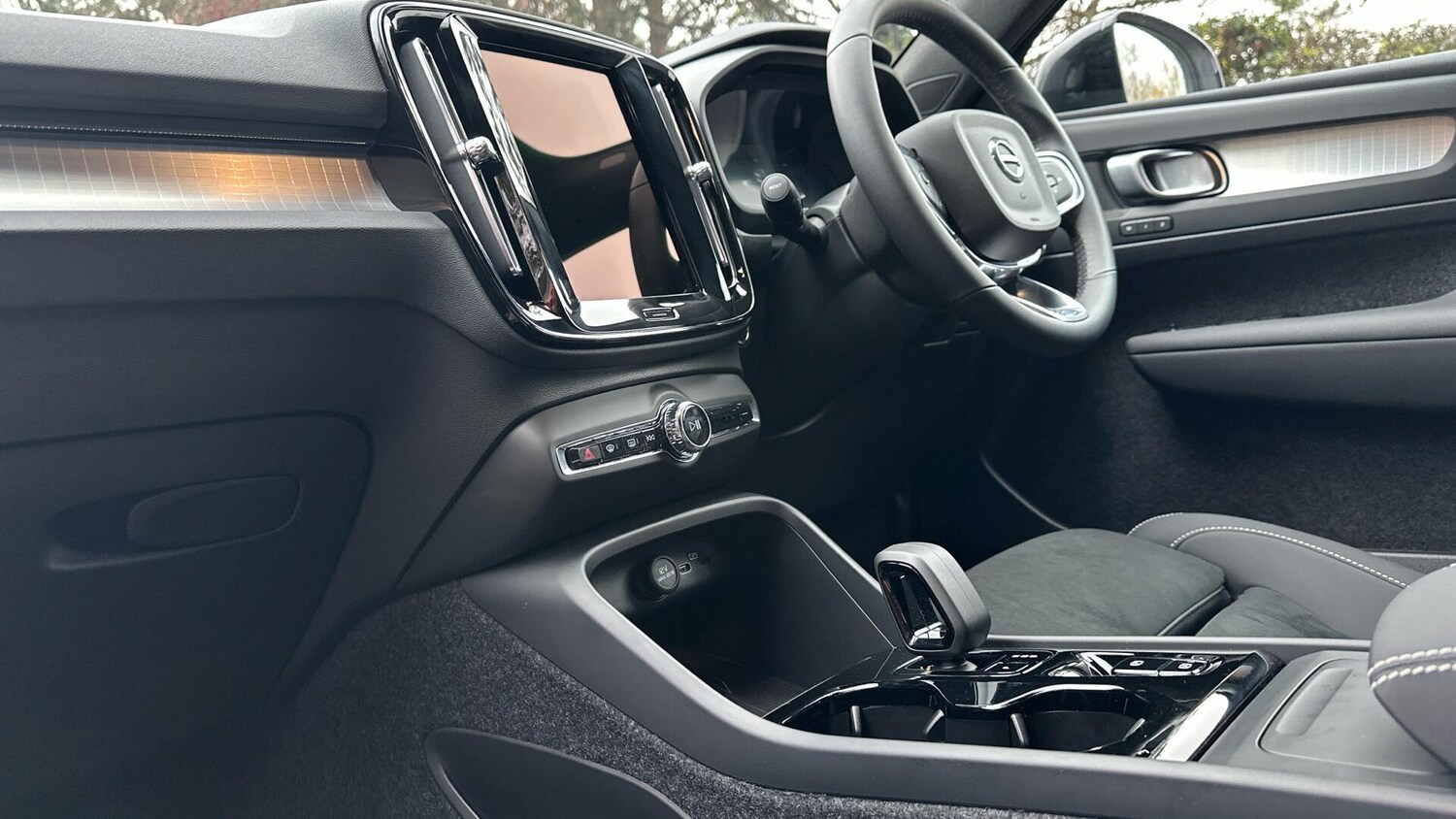 Used Volvo XC40 2025 for sale - 76425811: Photo 39