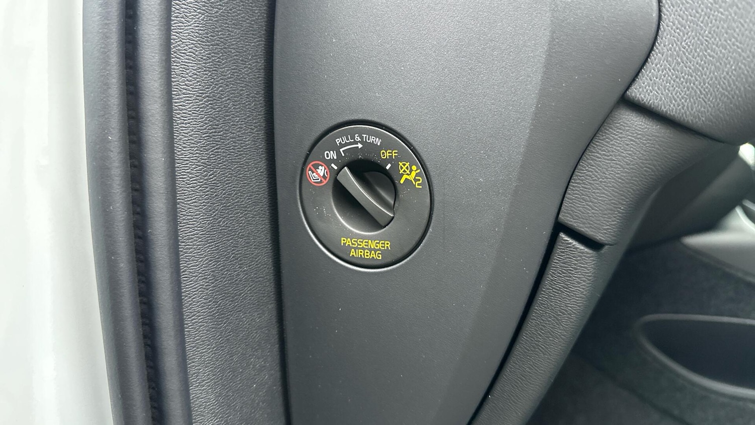 Used Volvo XC40 2025 for sale - 76425811: Photo 40