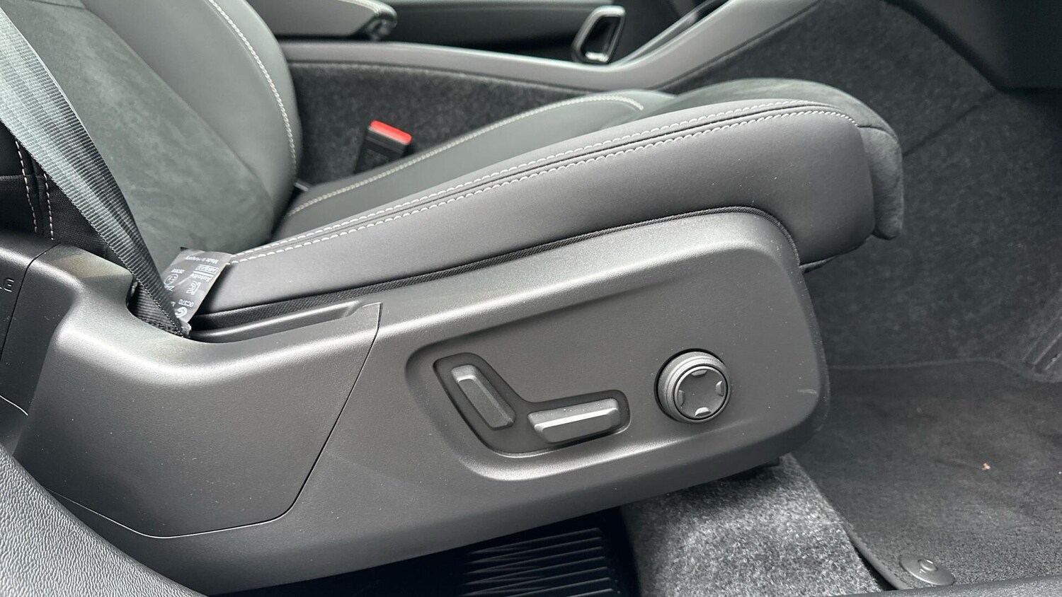 Used Volvo XC40 2025 for sale - 76425811: Photo 42